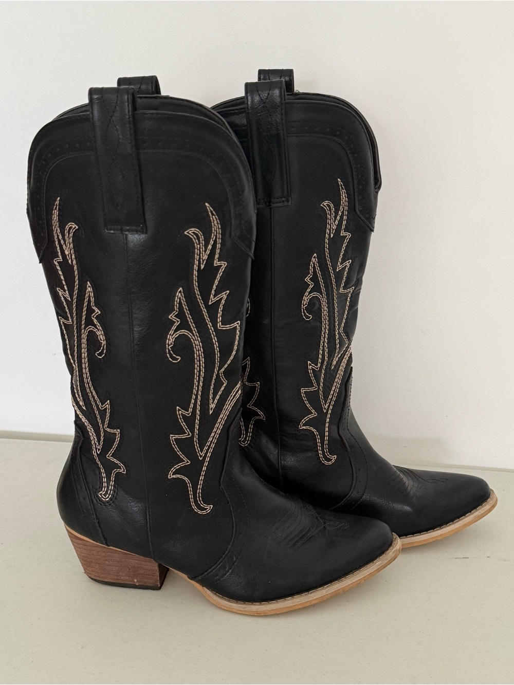 Rollda Women’s Black Western Cowboy Boots Embroidered Pointed Toe Size 7.5